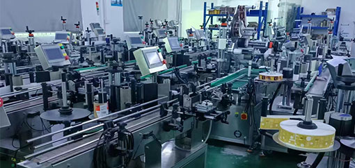 我們的貼標(biāo)機(jī)都是由自己的工廠(chǎng)生產(chǎn)的，沒(méi)有中間商賺差價(jià)，因此價(jià)格更加優(yōu)惠，還能提供更加專(zhuān)業(yè)的技術(shù)支持和售后服務(wù)。